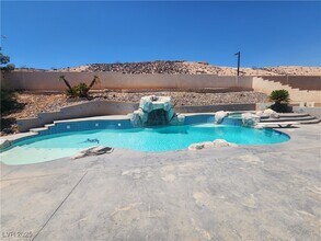 908 Alta Oaks Dr in Henderson, NV - Building Photo - Building Photo