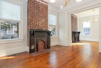 304 E Duffy St in Savannah, GA - Building Photo - Building Photo