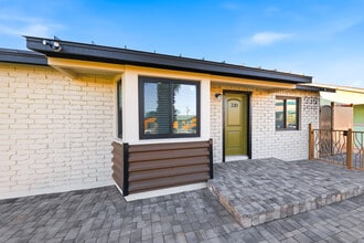 330 S 11th St in Las Vegas, NV - Foto de edificio - Building Photo