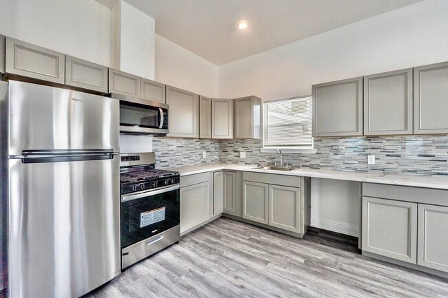 property at 4620 N Railroad Ave