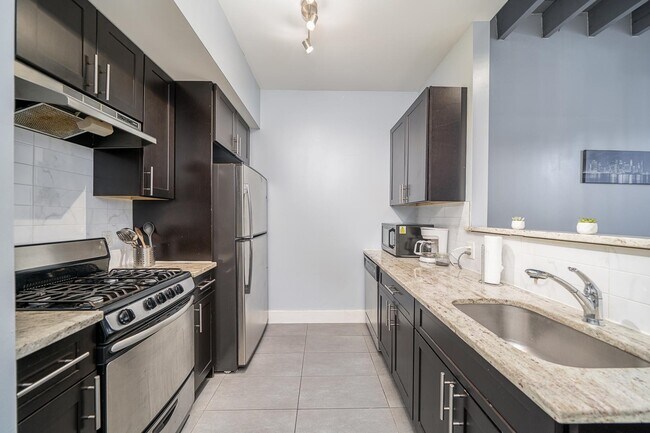 235 Orient Ave in Jersey City, NJ - Building Photo - Building Photo