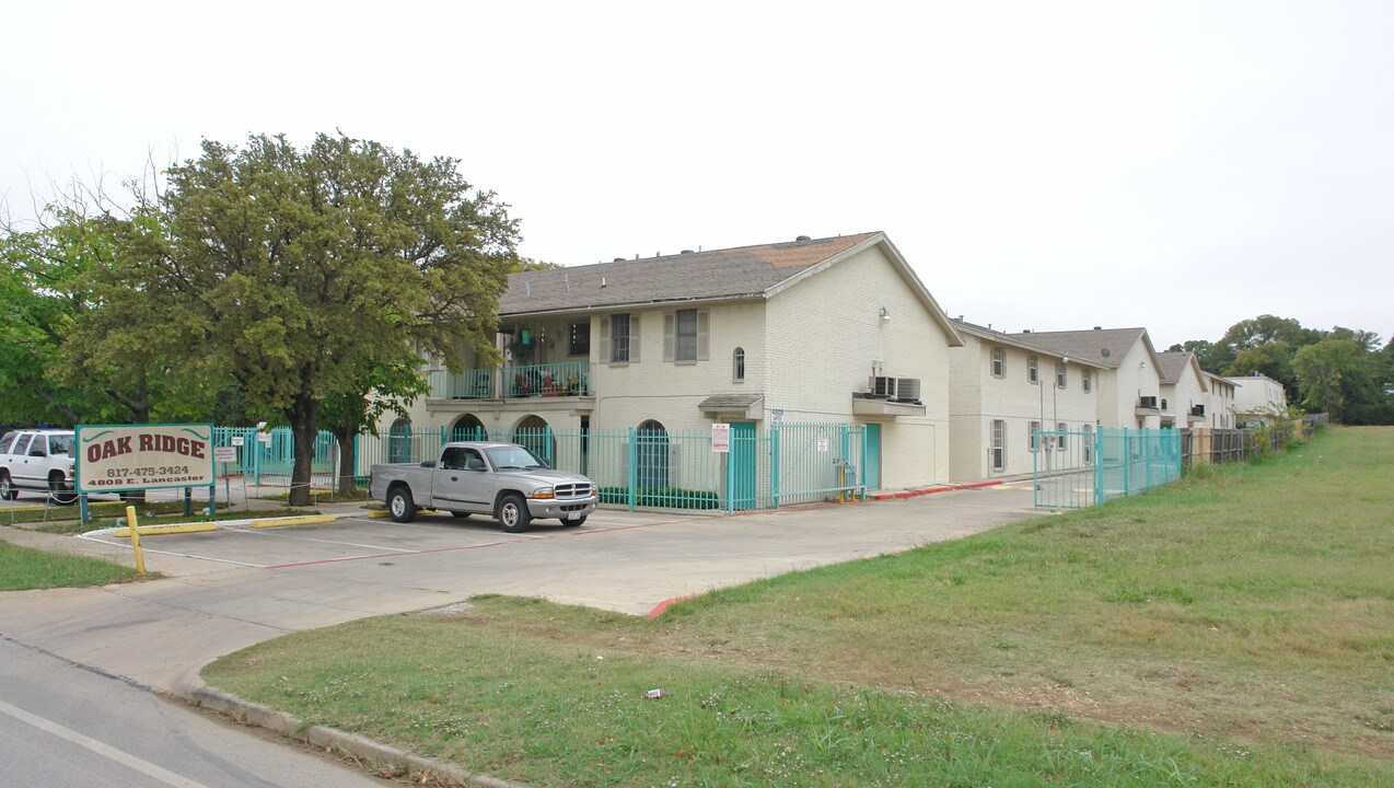 Oak Ridge Apartments in Fort Worth, TX - Foto de edificio