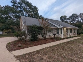 7200 Hillcrest Dr in Texarkana, TX - Building Photo - Building Photo