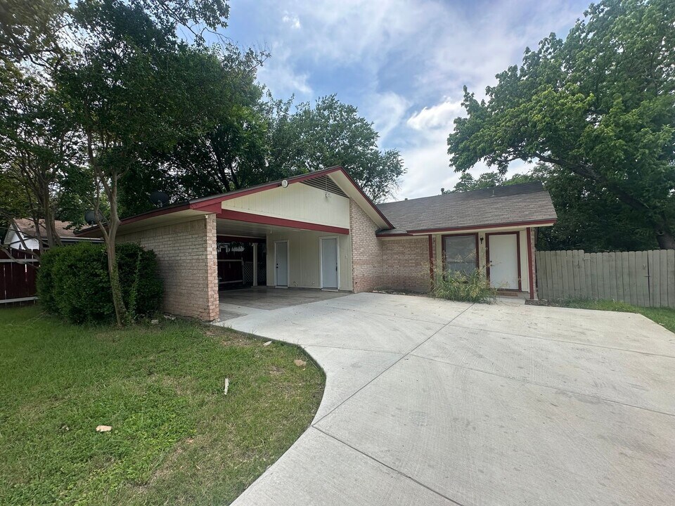 5906 Emerald Forest Dr in Austin, TX - Building Photo