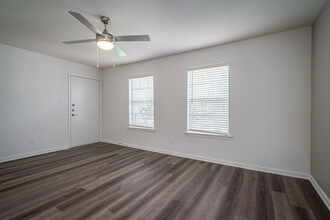 Village Place in Houston, TX - Building Photo - Interior Photo