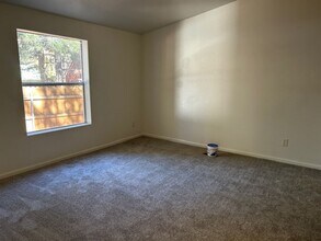 443 Holmes Ln in Sugarloaf, CA - Building Photo - Building Photo