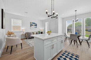 5027 Willow Glen Dr, Unit A in Houston, TX - Building Photo