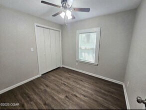 427 E BJ Tunnell Blvd in Miami, OK - Building Photo - Building Photo