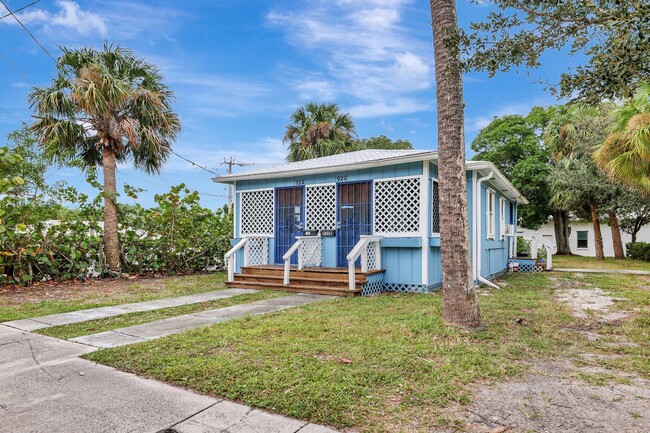 922 SE Bayou Ave in Stuart, FL - Building Photo - Building Photo