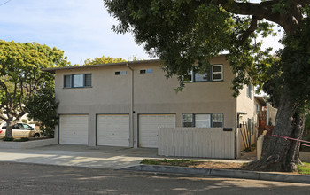 Triplex & 2 Cottages in Oceanside, CA - Foto de edificio - Building Photo