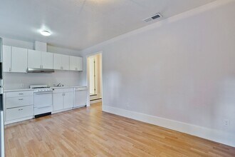 32 Annie Laurie Ave in Mountain View, CA - Building Photo - Building Photo