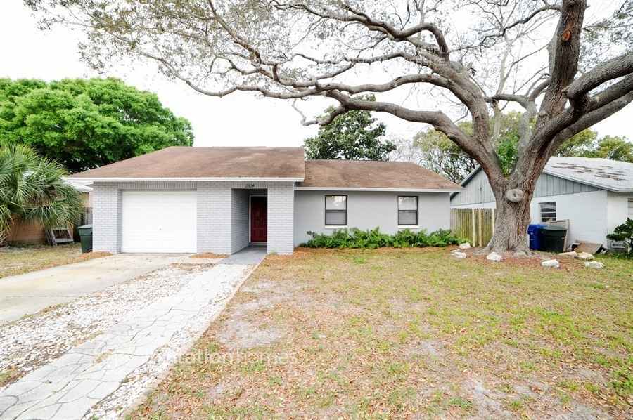 2324 Fulton Way SW in Largo, FL - Foto de edificio