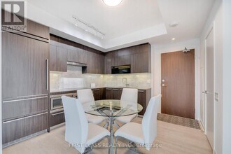 80 Queens Wharf Rd in Toronto, ON - Building Photo - Building Photo