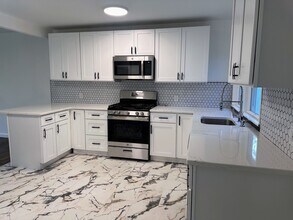 17 Bridle Path in Colonie, NY - Building Photo - Building Photo
