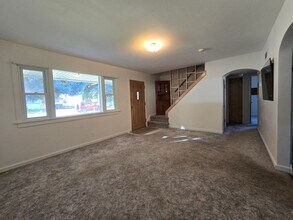 1004 Knight St in Miles City, MT - Building Photo - Building Photo