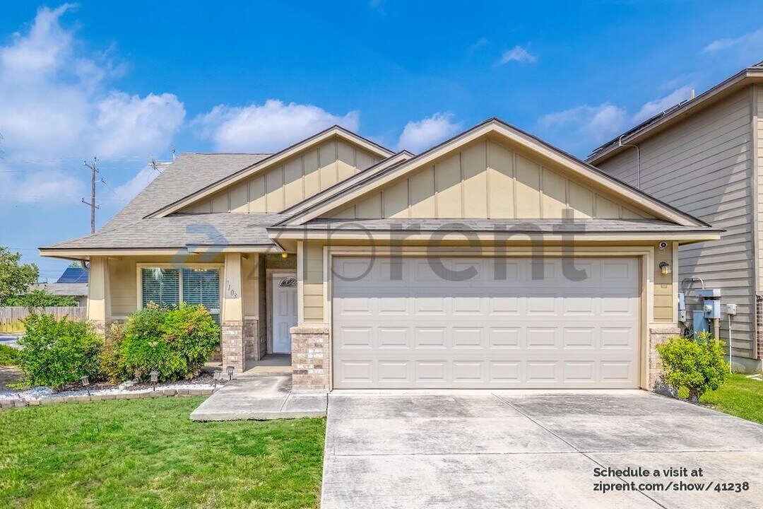 7103 Magnolia Bluff in San Antonio, TX - Building Photo