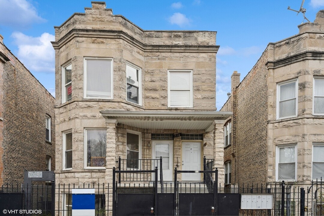 736 N Spaulding Ave in Chicago, IL - Building Photo