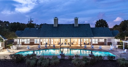 Harbour Breeze Lifestyle Apartments in Suffolk, VA - Foto de edificio - Building Photo