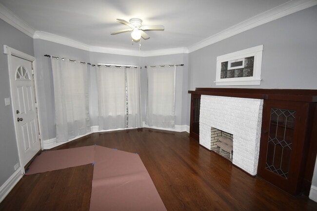 5742 S Artesian Ave in Chicago, IL - Building Photo - Building Photo