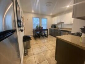 33 Oldfields Rd, Unit 4 in Boston, MA - Building Photo