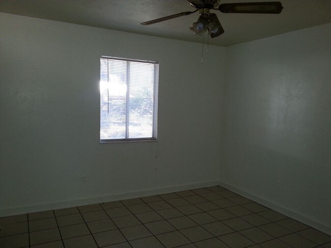 215 Lovelace Dr-Unit -11 in Tallahassee, FL - Building Photo - Building Photo