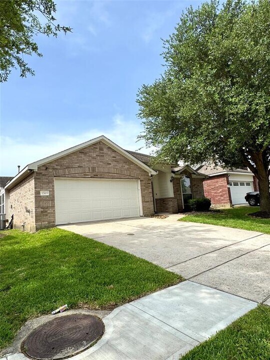 12103 Canyon Falls Dr in Tomball, TX - Foto de edificio