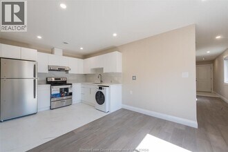 912 Hall Ave in Windsor, ON - Building Photo - Building Photo