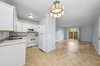 4050 Porte La Paz in San Diego, CA - Building Photo - Building Photo