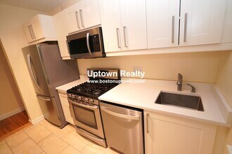 1492 Beacon St in Brookline, MA - Foto de edificio - Building Photo