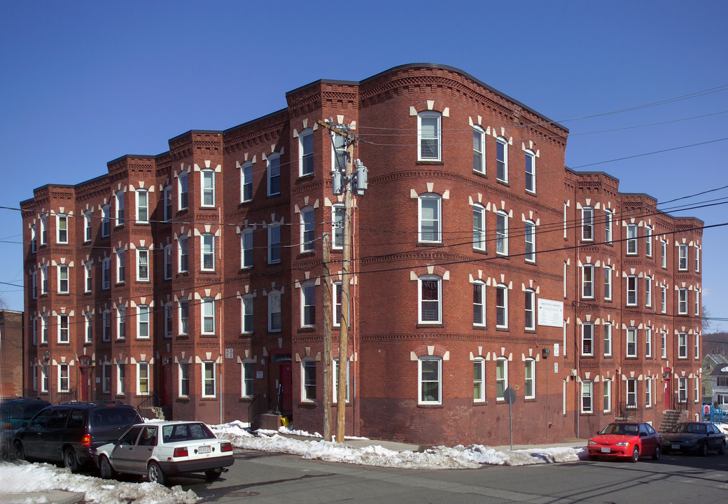 158 West St in Holyoke, MA - Foto de edificio