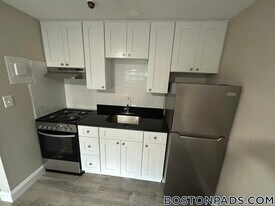 799 Farm Rd in Marlborough, MA - Building Photo