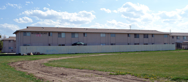 Western Village Apartments in Nampa, ID - Foto de edificio - Building Photo