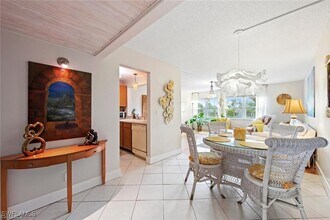 1085 Forest Lakes Dr in Naples, FL - Building Photo - Building Photo