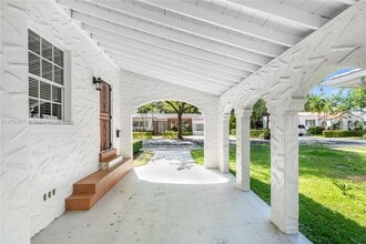 829 Lorca St in Miami, FL - Foto de edificio - Building Photo