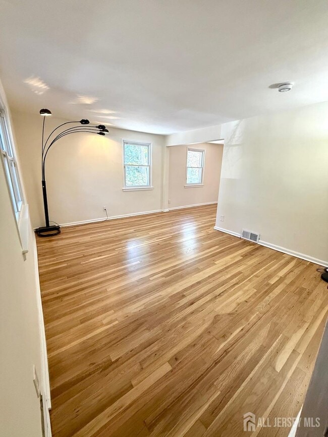 265 Newman St in Metuchen, NJ - Building Photo - Building Photo