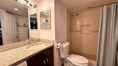 3703 NE 166th St, Unit 503 in Miami, FL - Building Photo - Building Photo