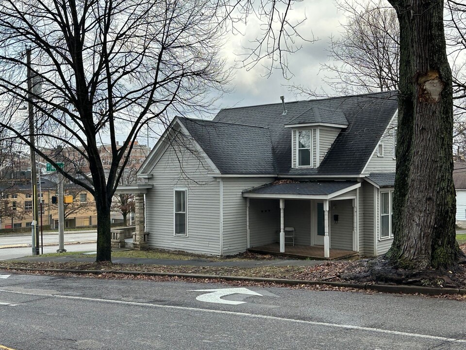 301 S Rogers St in Bloomington, IN - Building Photo