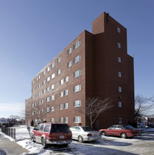 Lockwood Plaza Apartments in Providence, RI - Foto de edificio - Building Photo