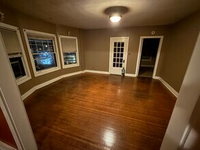 1646 Lucia Ave, Unit 1 in Louisville, KY - Foto de edificio - Building Photo