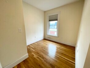 149 L St, Unit 2T in Boston, MA - Foto de edificio - Building Photo