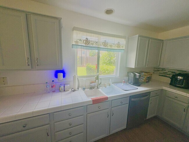 10960 Woolwich Way in Mather, CA - Building Photo - Building Photo