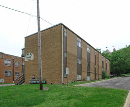 Emery Place in Lawrence, KS - Foto de edificio - Building Photo