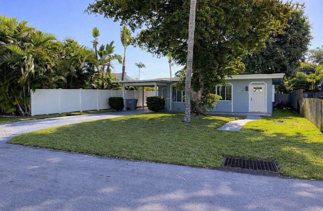 712 NE 10th Ave in Pompano Beach, FL - Building Photo