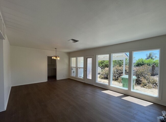 8961 Woodale Ave in Los Angeles, CA - Building Photo - Building Photo