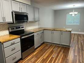 2205 Ridgecrest Dr in Knoxville, TN - Building Photo