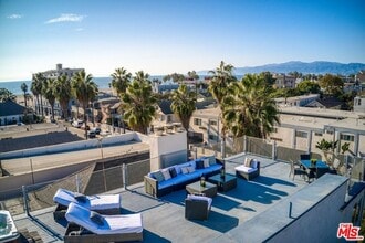 46 Rose Ave in Los Angeles, CA - Foto de edificio - Building Photo