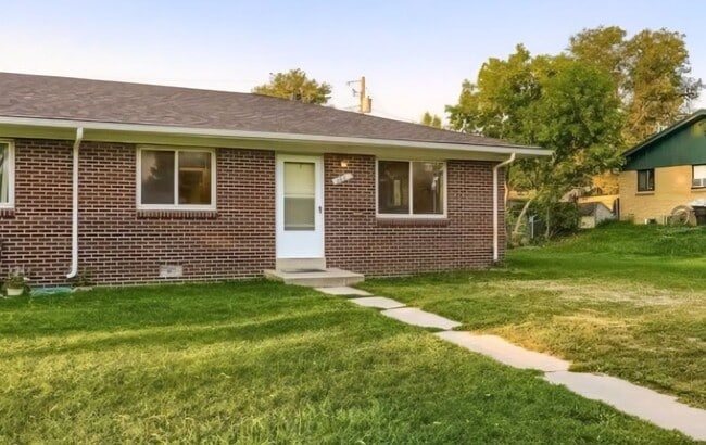 property at 858-868 W Prentice Pl