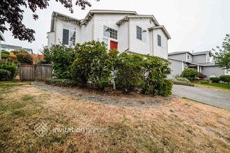 4716 35th Ave NE in Tacoma, WA - Foto de edificio - Building Photo