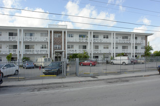 Colonial Park in Hialeah, FL - Building Photo - Building Photo