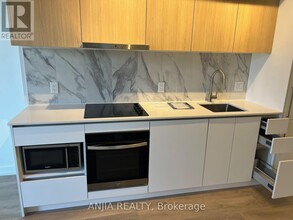 932-1100 SHEPPARD Ave in Toronto, ON - Building Photo - Building Photo
